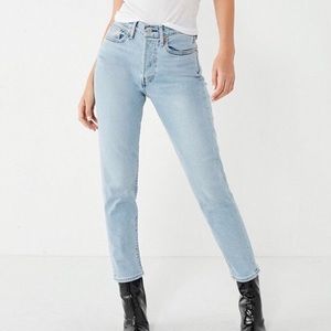 levis wedgie fit light wash jeans